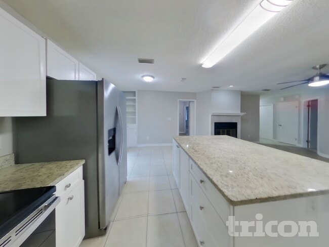 Building Photo - 4963 Beige St