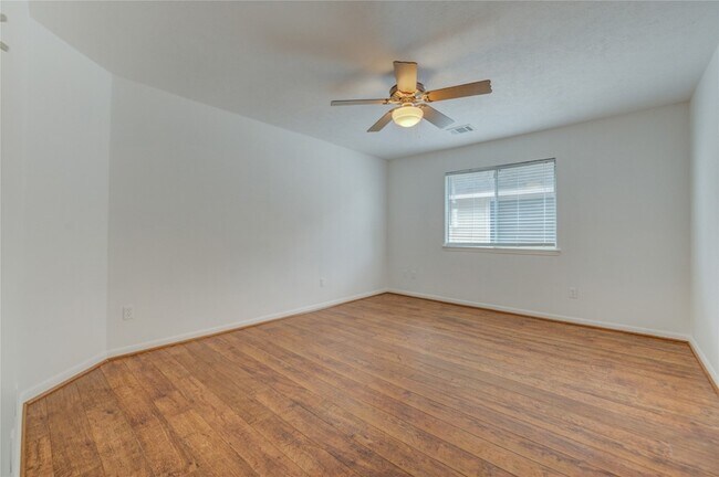 Building Photo - 16464 Beewood Glen Dr