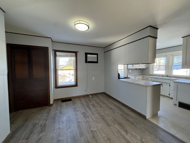 Building Photo - 261 Litchfield St