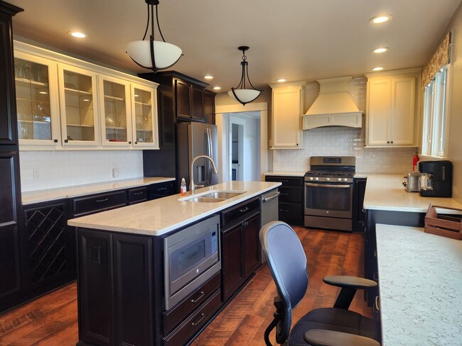 Building Photo - 1170 Peace Portal Dr