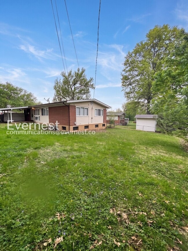 Building Photo - 560 Jamaica Pl