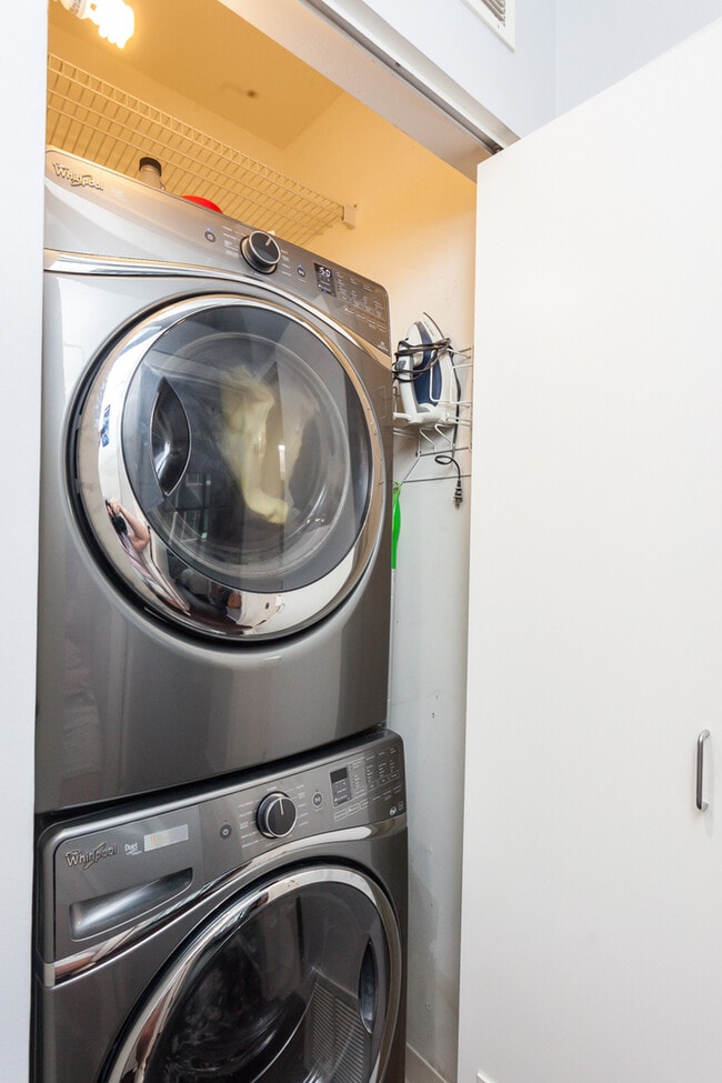 Building Photo - 130 S Canal St