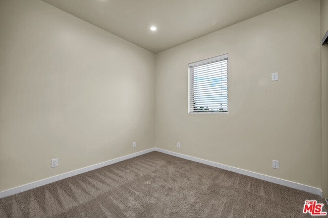 Building Photo - 6625 Duchess Dr