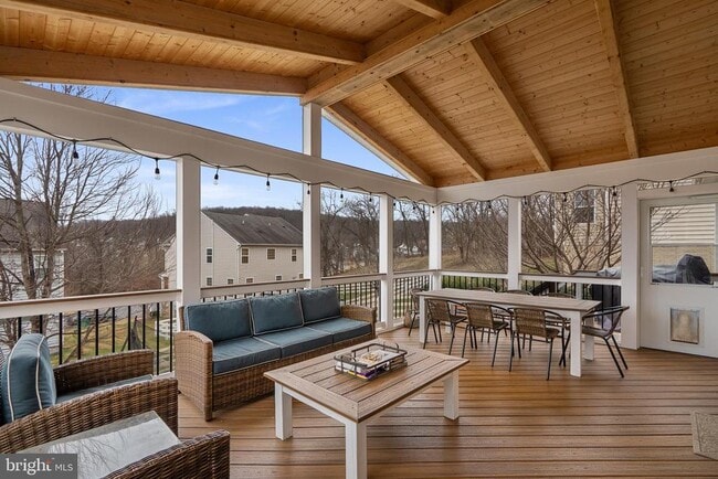 Building Photo - 35507 St James Dr