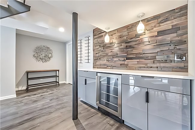 Building Photo - Wonderful Furnished Modern Home in Overland Park