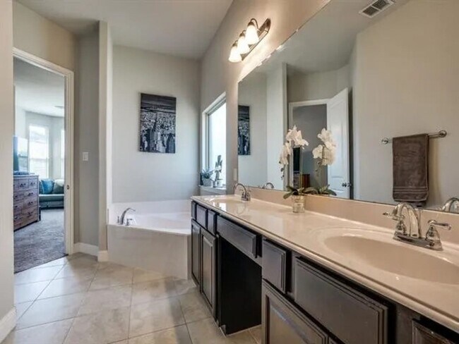 Building Photo - 321 Valentino Wy