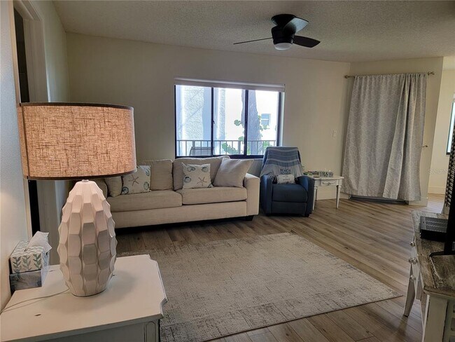 Building Photo - 1515 Pinellas Bayway S