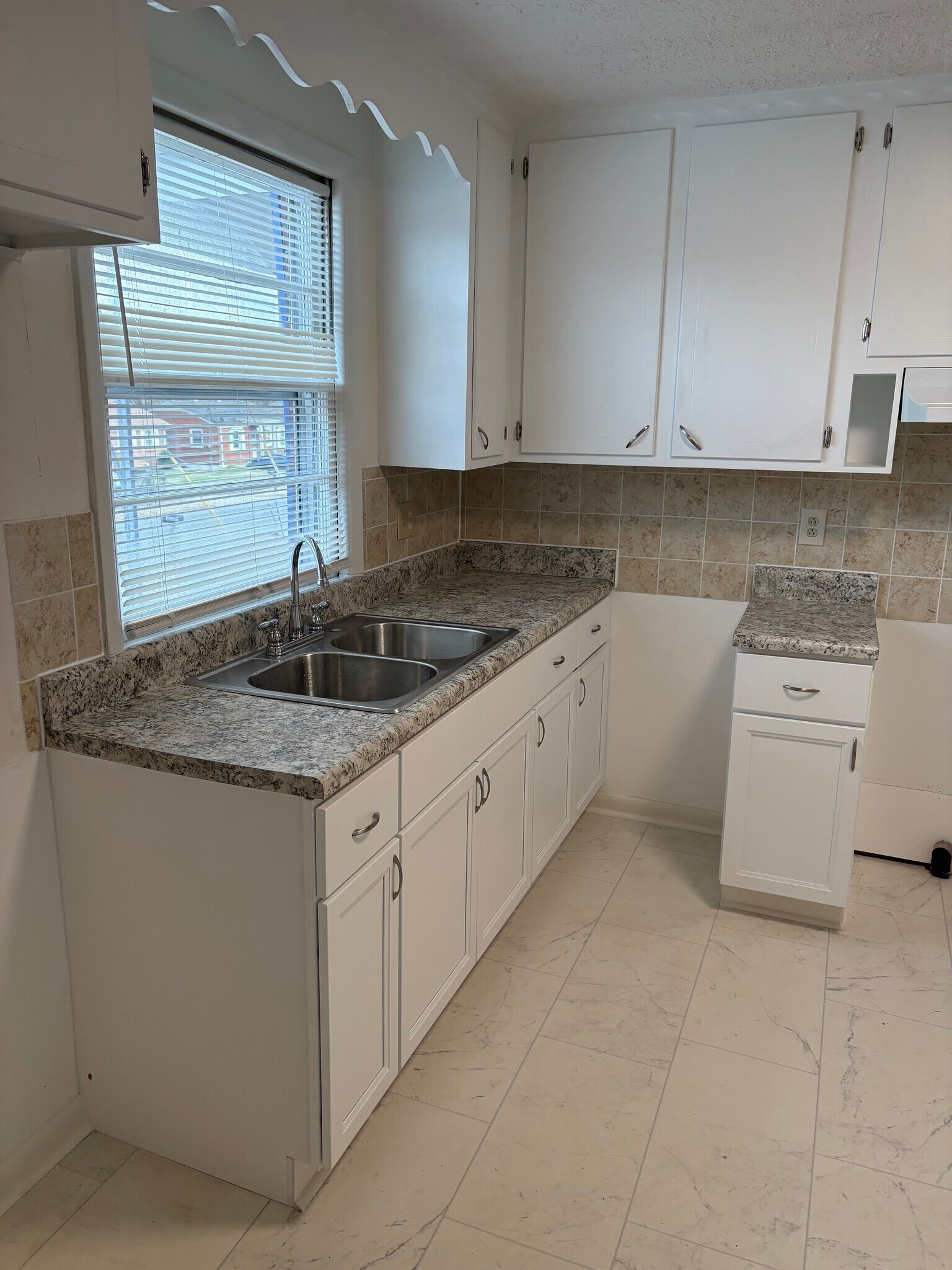 Building Photo - 3225 Panorama Dr