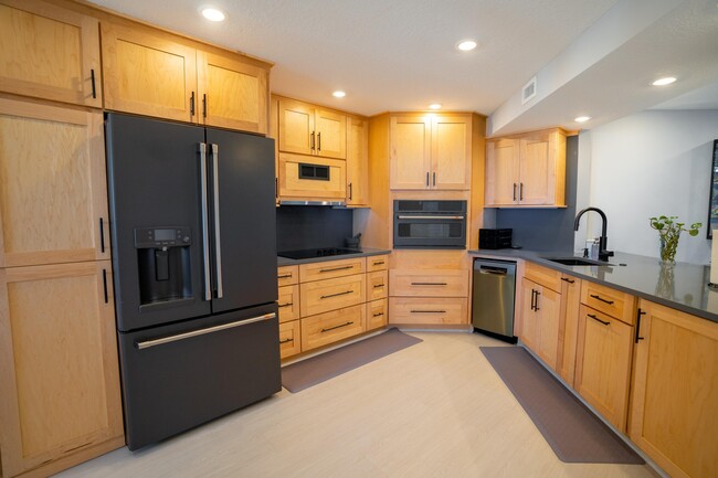 Building Photo - 9500 S Ocean Dr