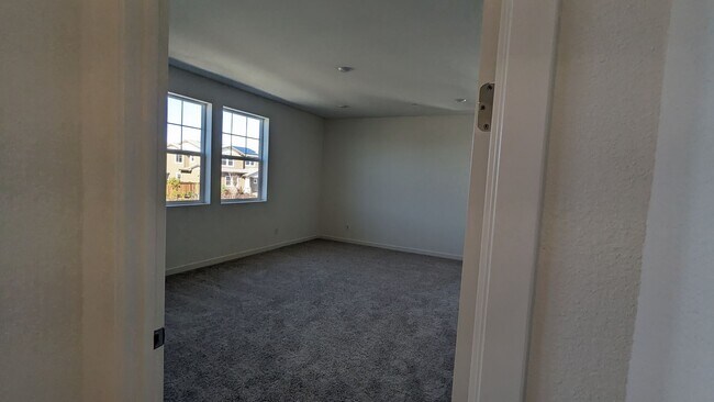 Building Photo - 2468 Lake Club Dr
