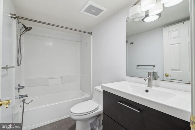 Building Photo - 1303 N 7th St