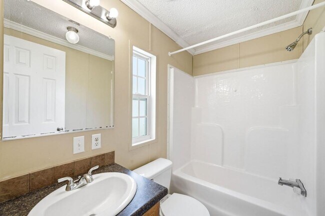 Building Photo - 267 Maddux Farm Dr