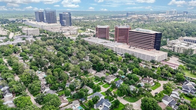 Building Photo - 707 Thistlewood Dr
