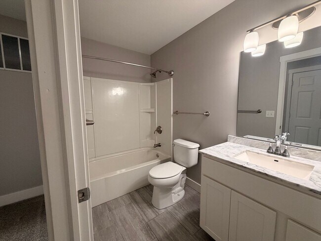 Building Photo - 1627 Hamlet Dr