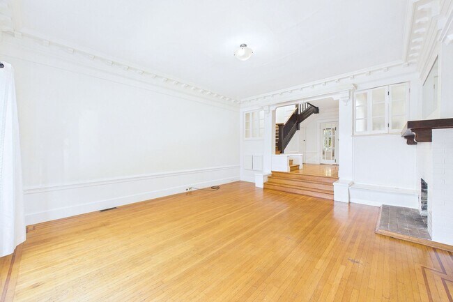 Building Photo - 924 Clayton St