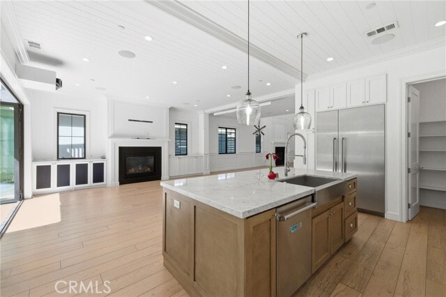 Building Photo - 1405 Oak Ave