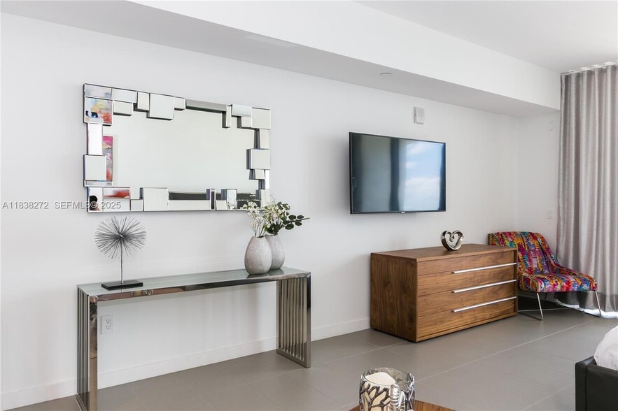 Building Photo - 1600 NE 1st Ave