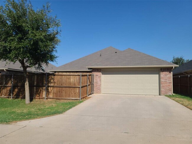 Building Photo - 1110 Avendale Dr