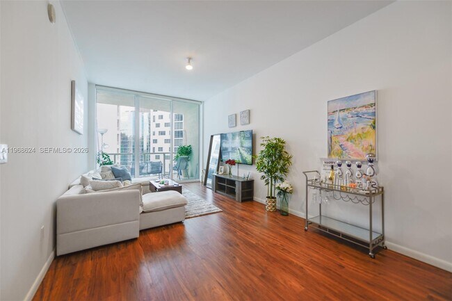 Building Photo - 218 SE 14th St