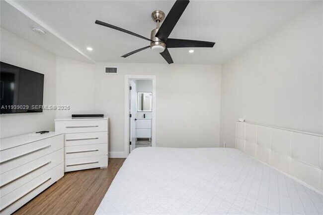 Building Photo - 3077 SW 5th St