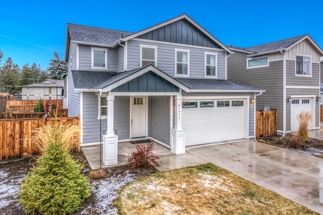 Primary Photo - Spacious 3 Bedroom Home, Great Southeast B...