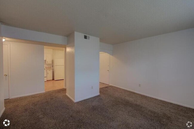 Building Photo - 1415 W Maple Ave