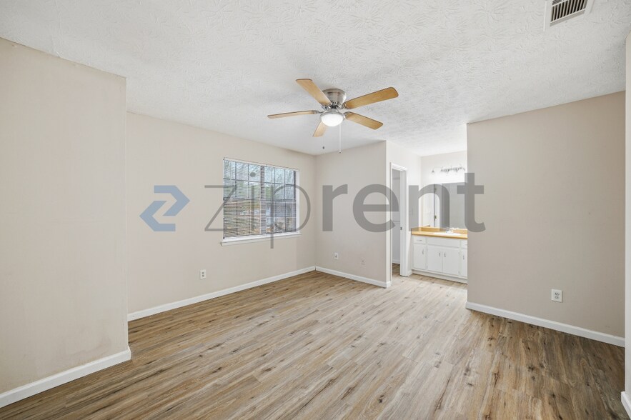 Building Photo - 5893 N Castlegate Dr