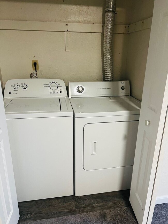 Building Photo - WATER & TRASH INCLUDED - CENTRAL LOCATION!