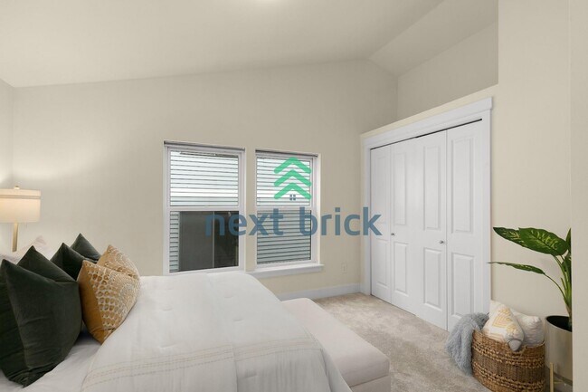 Building Photo - 2 BED 2 BATH TOWNHOME FOR RENT