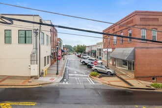 Building Photo - DT Cornelia Loft 3