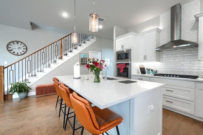 Building Photo - 2446 Bainbridge Dr