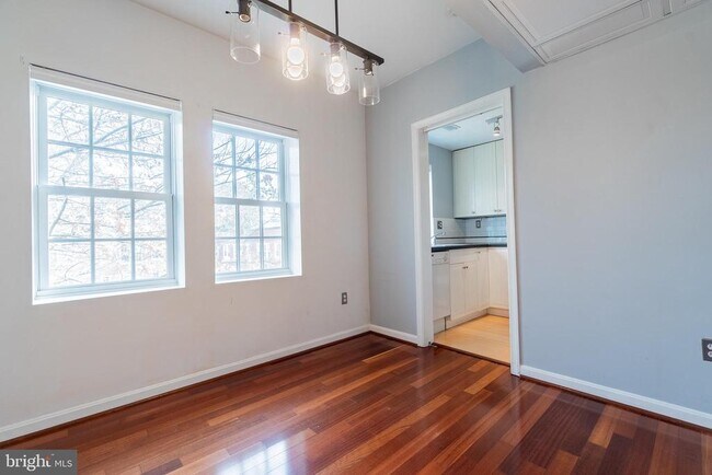 Building Photo - 1713 N Troy St