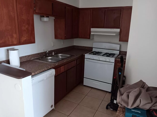 Building Photo - 508 E Cypress St