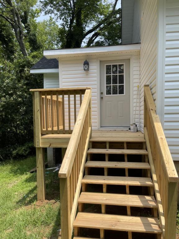 Building Photo - 246 Hilltop Ave SW