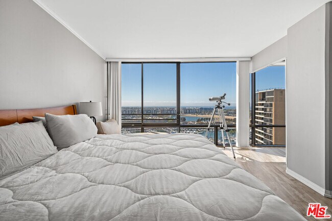 Building Photo - 4314 Marina City Dr