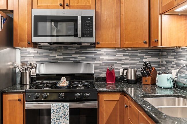 Building Photo - 3905 N Seeley Ave