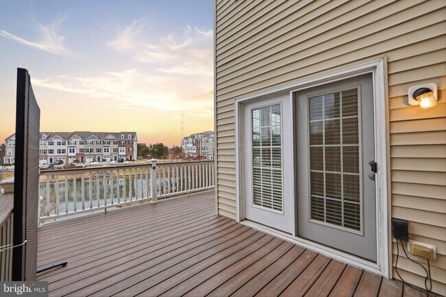 Building Photo - 43593 Mirror Terrace