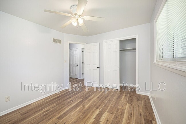 Building Photo - 4200 N Askew Ave