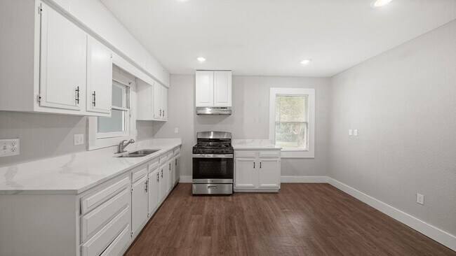 Building Photo - 1164 3 Rd St