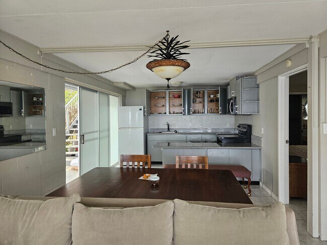 Building Photo - 1827 Halekoa Dr