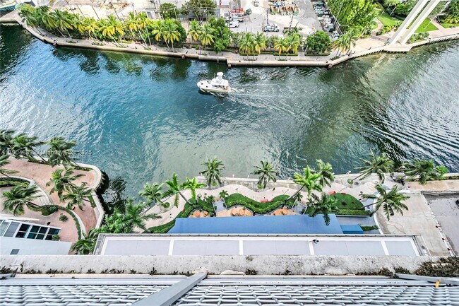 Building Photo - 690 SW 1st Ct