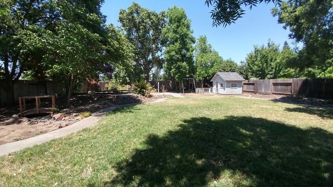 Building Photo - 552 Cimarron Dr