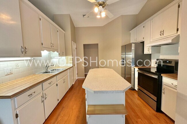 Building Photo - 4534 Parkwood Ln E