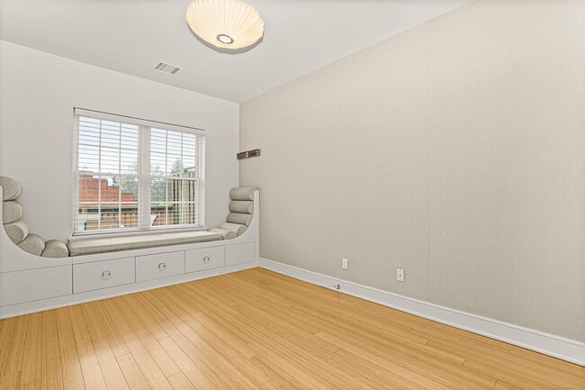 Building Photo - 343 Greenwich Ave