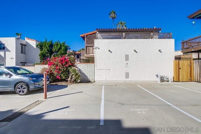 Building Photo - 709 Agate St