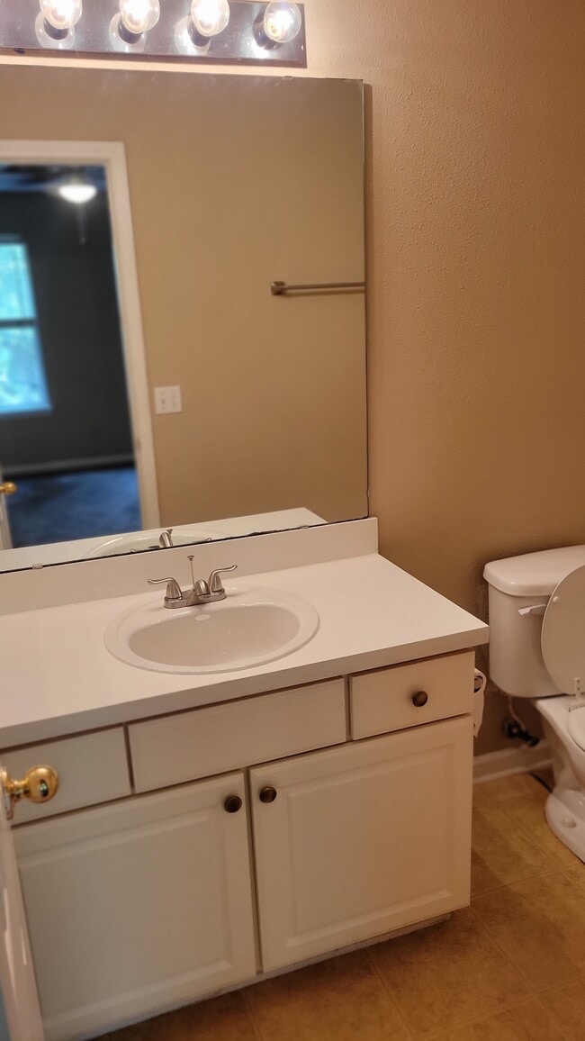 Upstairs Bath - 7863 Melvin Rd