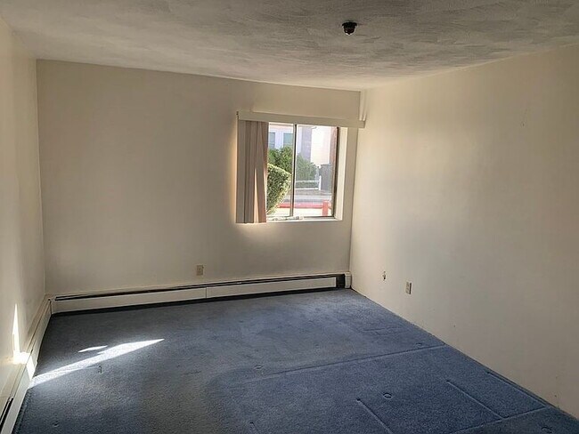 Building Photo - 141 Pierce St