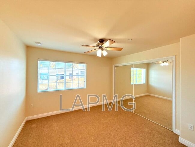 Building Photo - 12217 Moorpark St