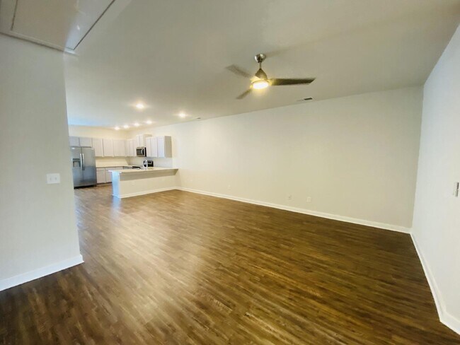 Building Photo - Charming 3-Bedroom Townhouse Retreat with 2 Full Baths in Madison – 1,500 Sq Ft of Spacious Living!"