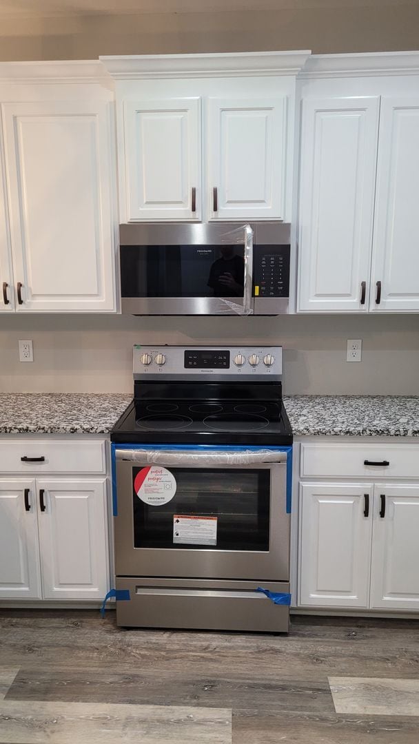 Building Photo - FULLY FURNISHED DUPLEX! 3BED 2BATH! ~ AVAL...